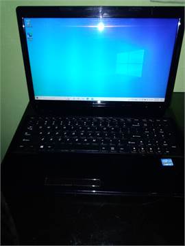 Laptop LENOVO