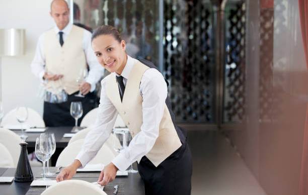 Se busca camarero/a y barman para vivir y trabajar en Toronto, Canadá..