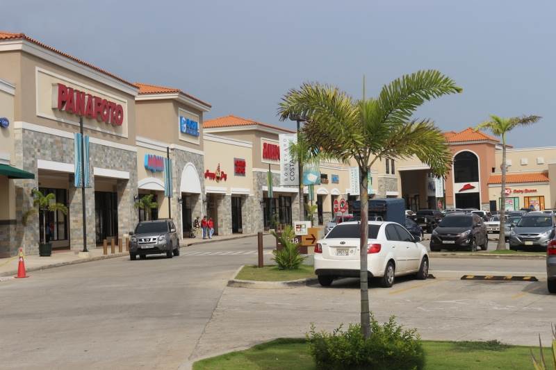 Venta de 9 Locales Comerciales en Boulevard Costa Verde