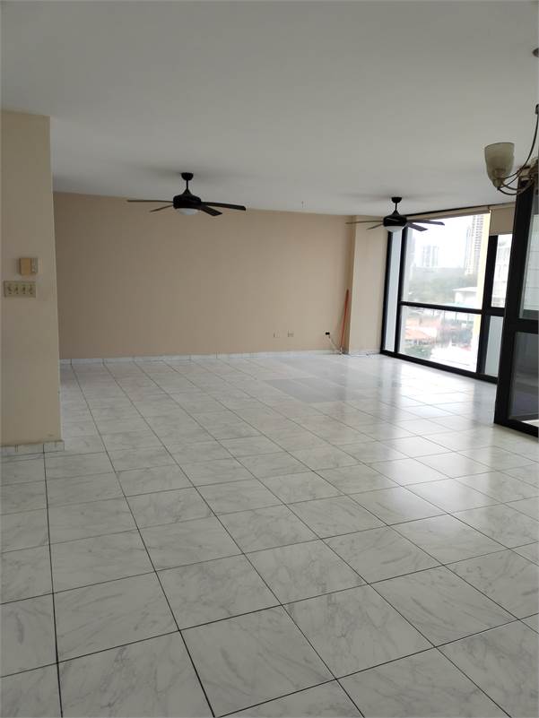 VENDO AMPLIO Y CENTRICO APARTAMENTO EN PH VISTA OBARRIO