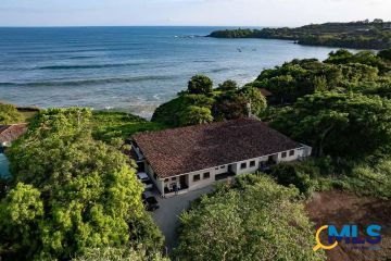 Triplex con vista al mar que genera ingresos en El Ciruelo