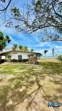 Oportunidad de Inversi&oacute;n: Casa Frente al Mar en Malib&uacute;, 1 000 mÂ²