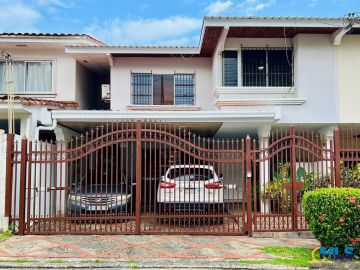 Casa familiar en venta en Betania, Altos del Chase &#8211; 3 rec&aacute;maras, 3.5 ba&ntilde;os