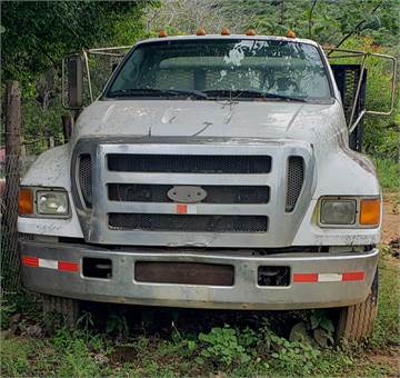 Vendo camión Ford modelo Super Duty XL 650, motor diesel 8 cilindros